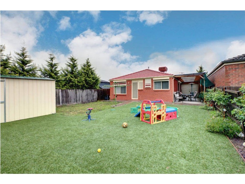 5 Masters Circuit, Roxburgh Park VIC 3064