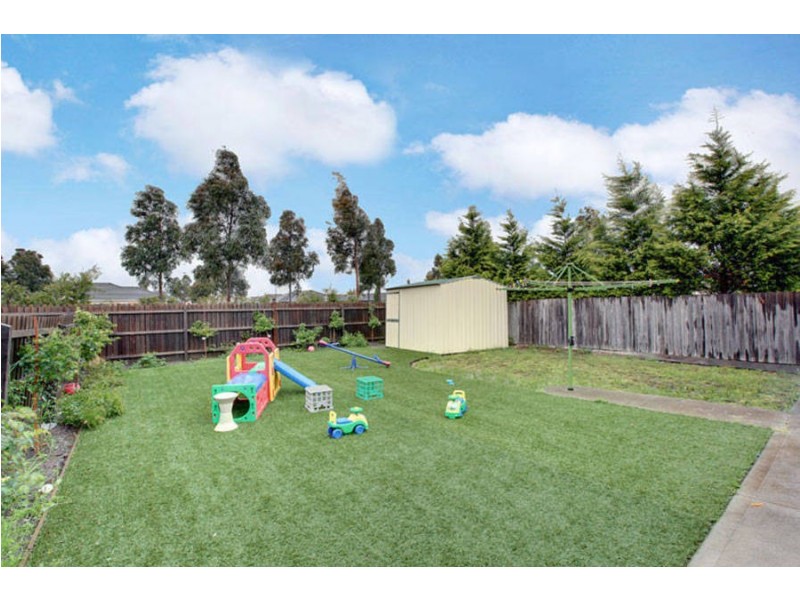 5 Masters Circuit, Roxburgh Park VIC 3064