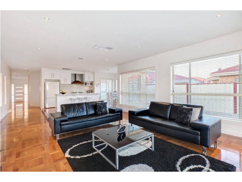 21 Broadway Crescent, Roxburgh Park VIC 3064