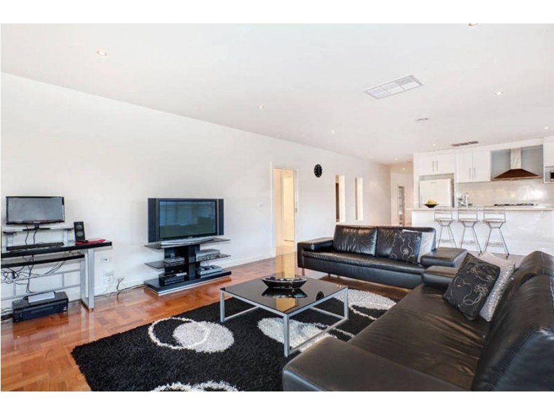 21 Broadway Crescent, Roxburgh Park VIC 3064