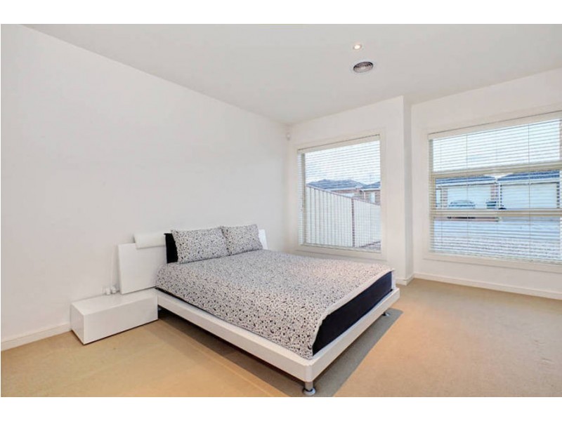 21 Broadway Crescent, Roxburgh Park VIC 3064