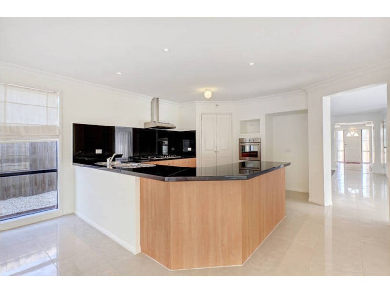 8 Ebro Court, Roxburgh Park VIC 3064