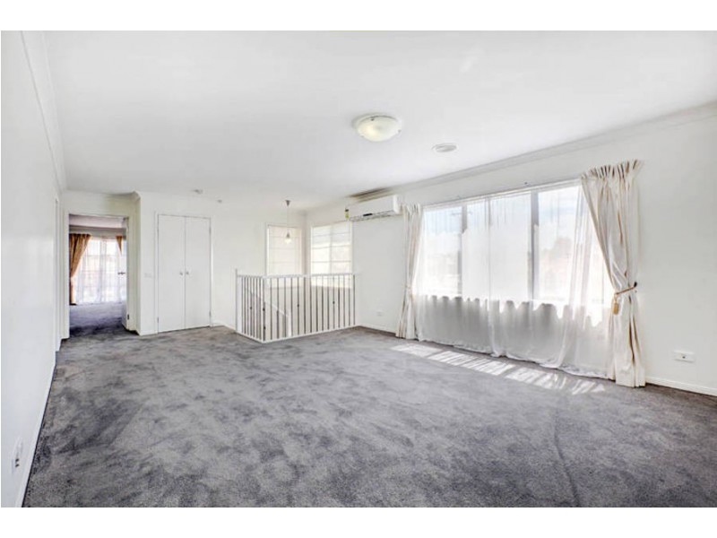 8 Ebro Court, Roxburgh Park VIC 3064