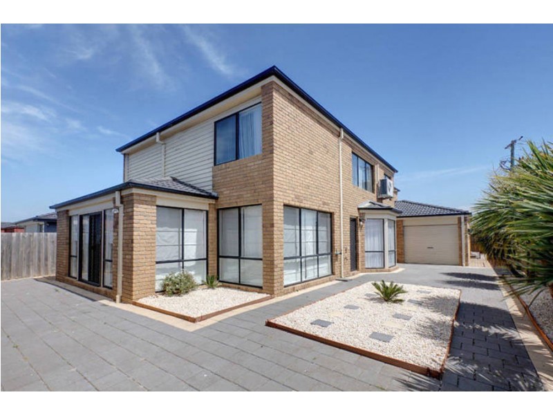 8 Ebro Court, Roxburgh Park VIC 3064