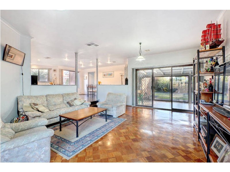 47 Paringa Boulevard, Meadow Heights VIC 3048