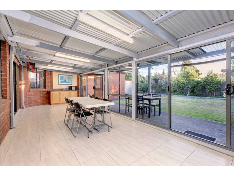 47 Paringa Boulevard, Meadow Heights VIC 3048