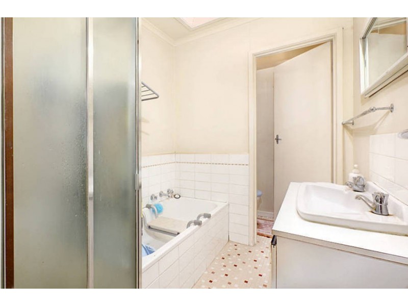 1/33 Clovelley Avenue, Glenroy VIC 3046