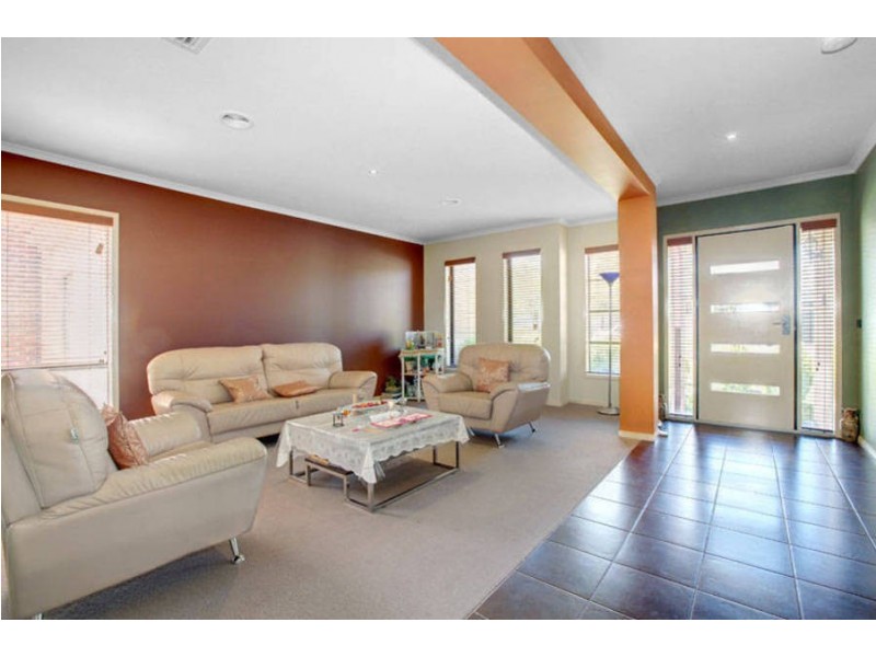 6 Wild Crescent, Roxburgh Park VIC 3064