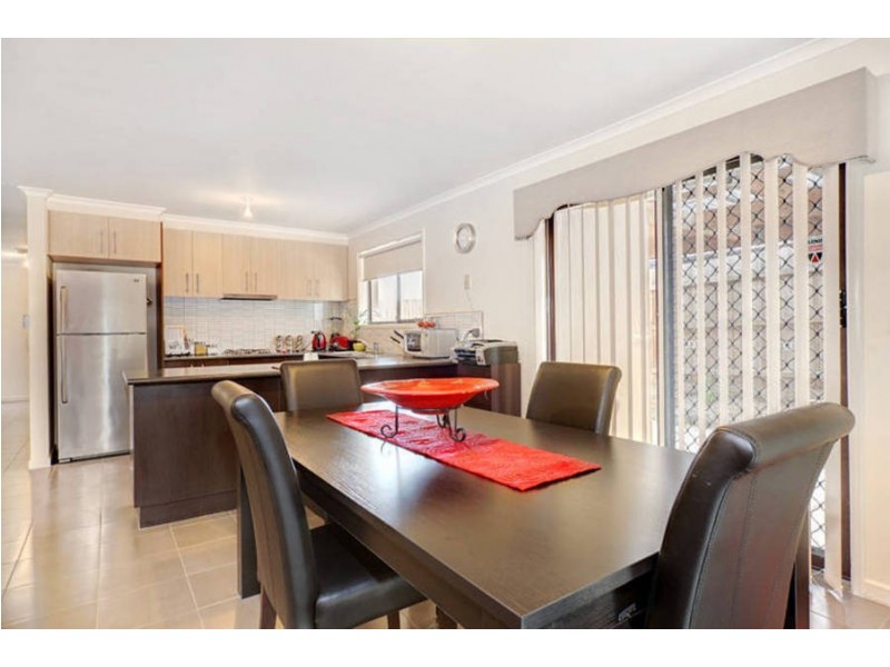 1/15 Bicentennial Crescent, Meadow Heights VIC 3048