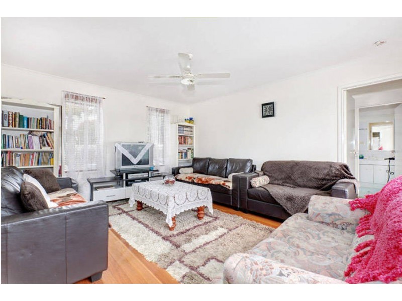 7 Bega Court, Gladstone Park VIC 3043