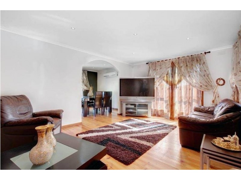 17 Huddon Court, Meadow Heights VIC 3048