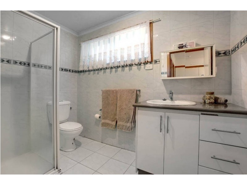 17 Huddon Court, Meadow Heights VIC 3048