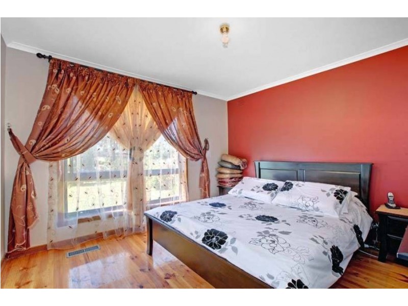 17 Huddon Court, Meadow Heights VIC 3048