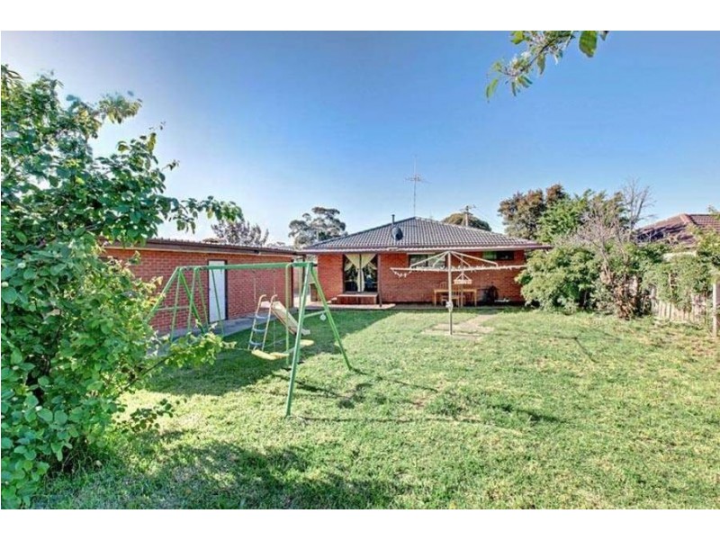 17 Huddon Court, Meadow Heights VIC 3048