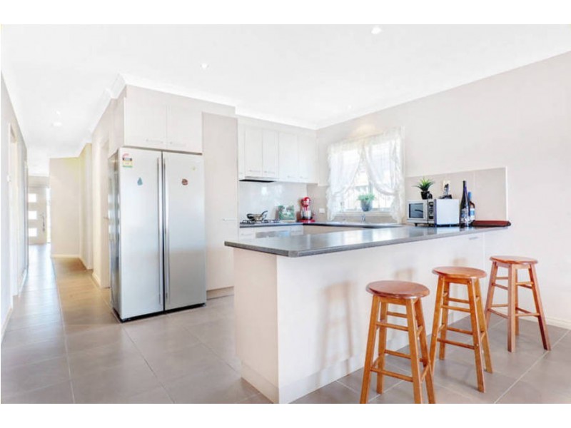 31 Flagstaff Loop, Craigieburn VIC 3064