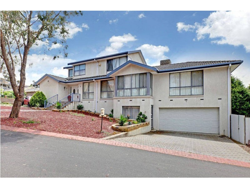 9 Pickersgill Crescent, Roxburgh Park VIC 3064