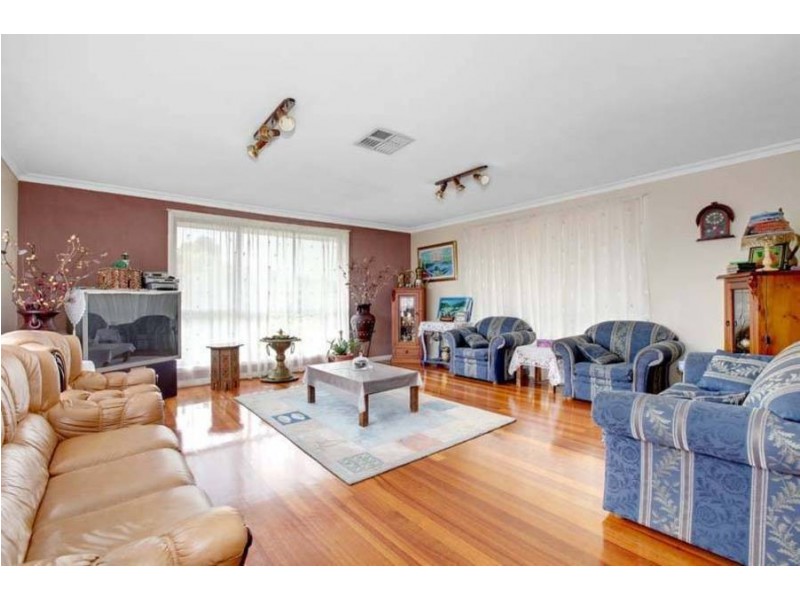 9 Pickersgill Crescent, Roxburgh Park VIC 3064