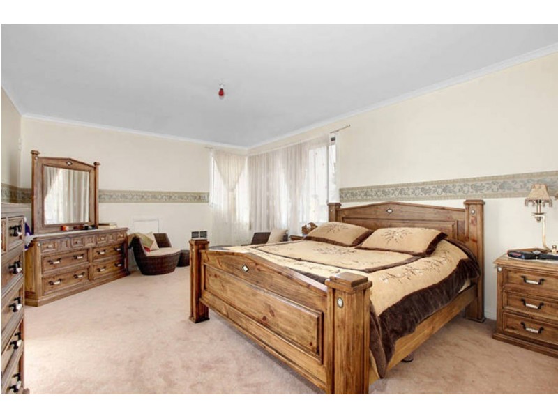 9 Pickersgill Crescent, Roxburgh Park VIC 3064