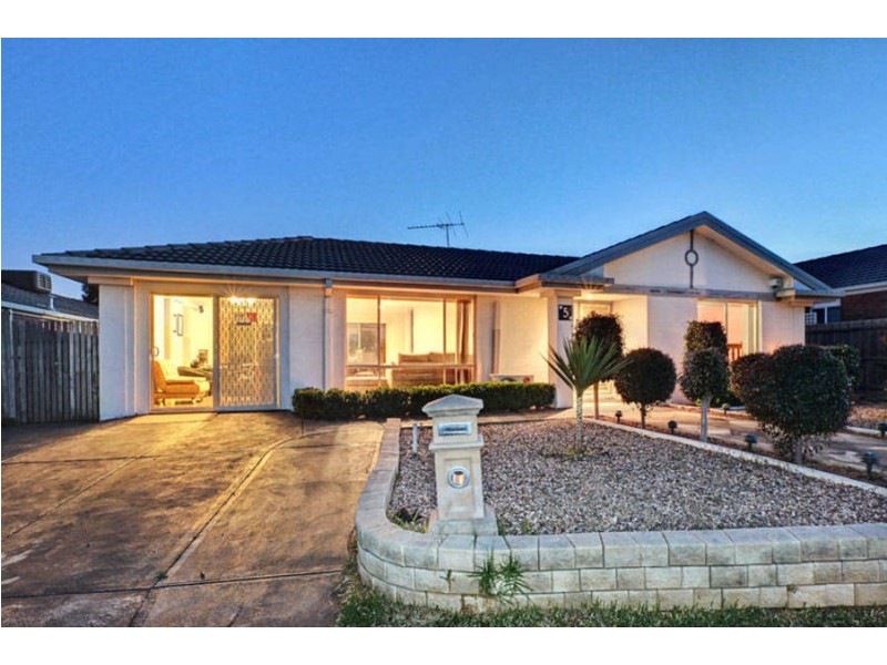 5 Parer Way, Roxburgh Park VIC 3064
