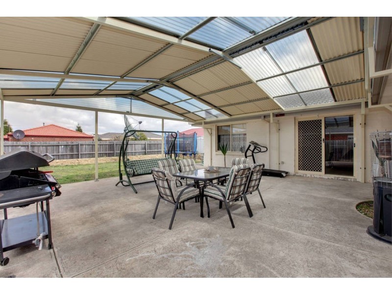 5 Parer Way, Roxburgh Park VIC 3064