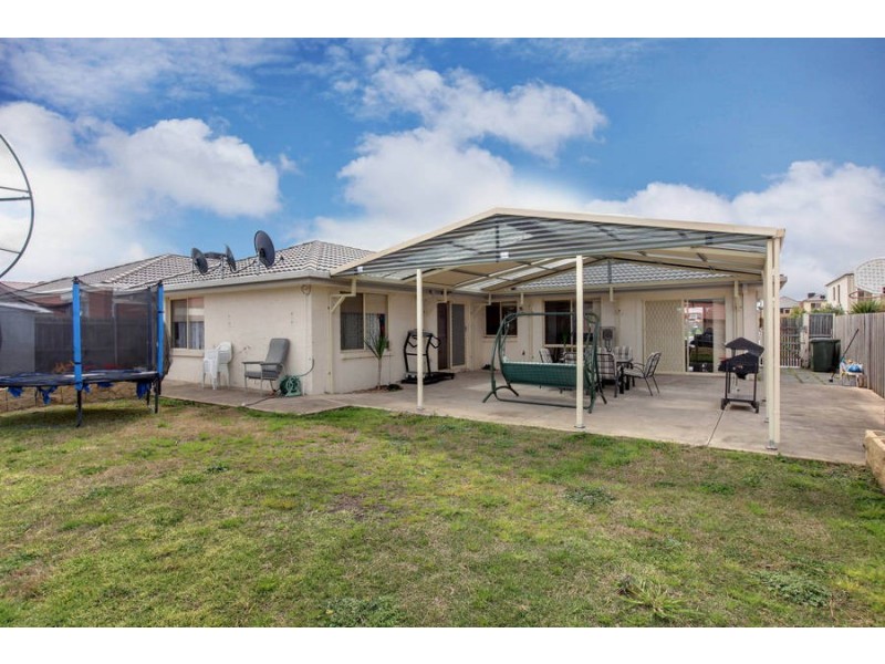 5 Parer Way, Roxburgh Park VIC 3064