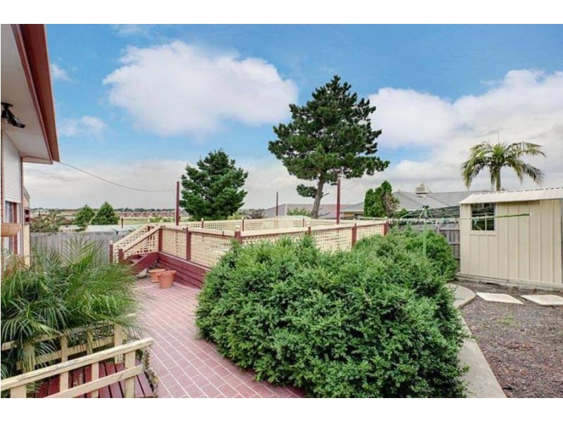 17 Fuschia Place, Meadow Heights VIC 3048