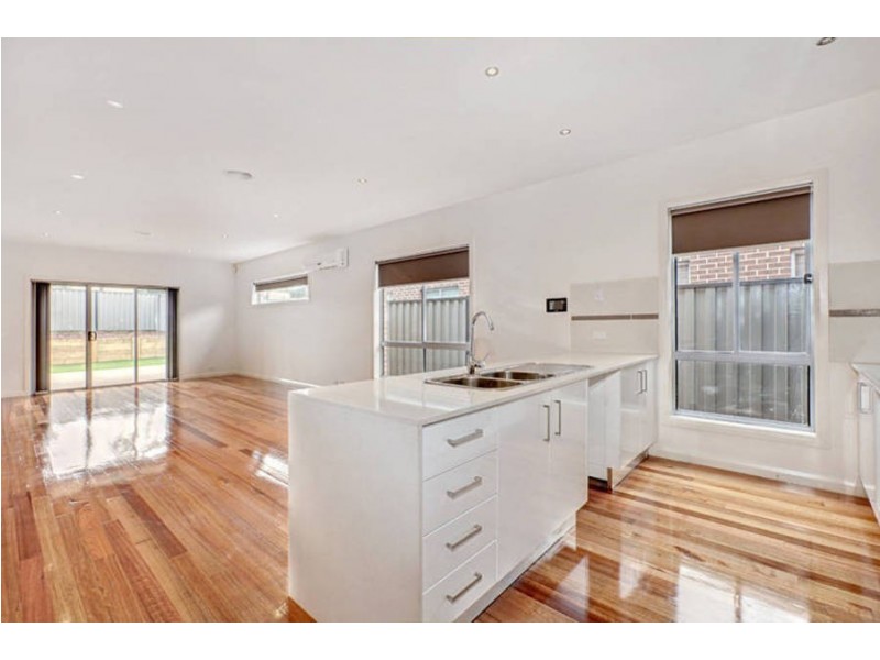 13 Pinnacle Drive, Craigieburn VIC 3064