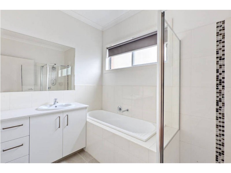 13 Pinnacle Drive, Craigieburn VIC 3064