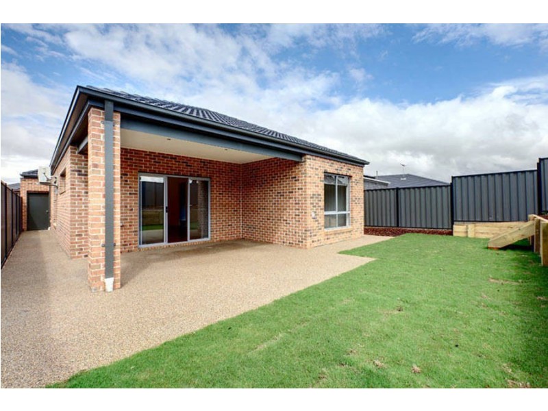 13 Pinnacle Drive, Craigieburn VIC 3064