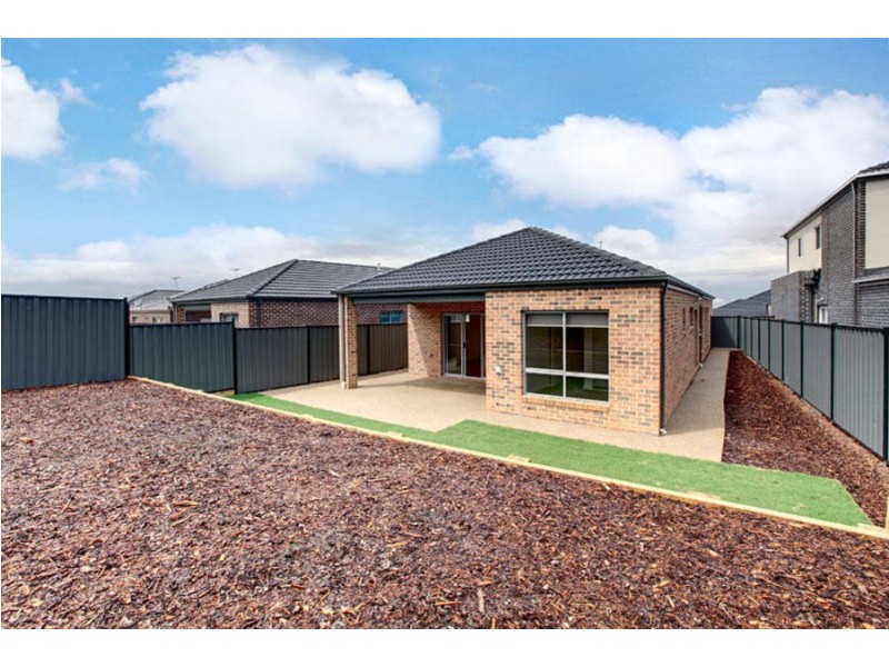 13 Pinnacle Drive, Craigieburn VIC 3064