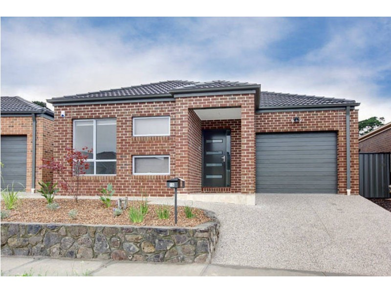 15 Pinnacle Drive, Craigieburn VIC 3064