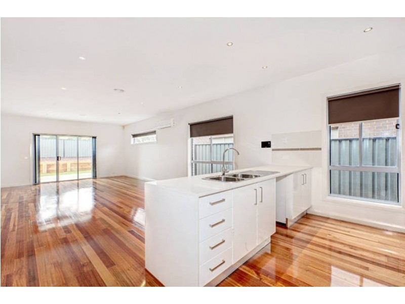 15 Pinnacle Drive, Craigieburn VIC 3064