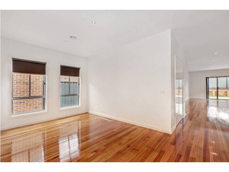 15 Pinnacle Drive, Craigieburn VIC 3064