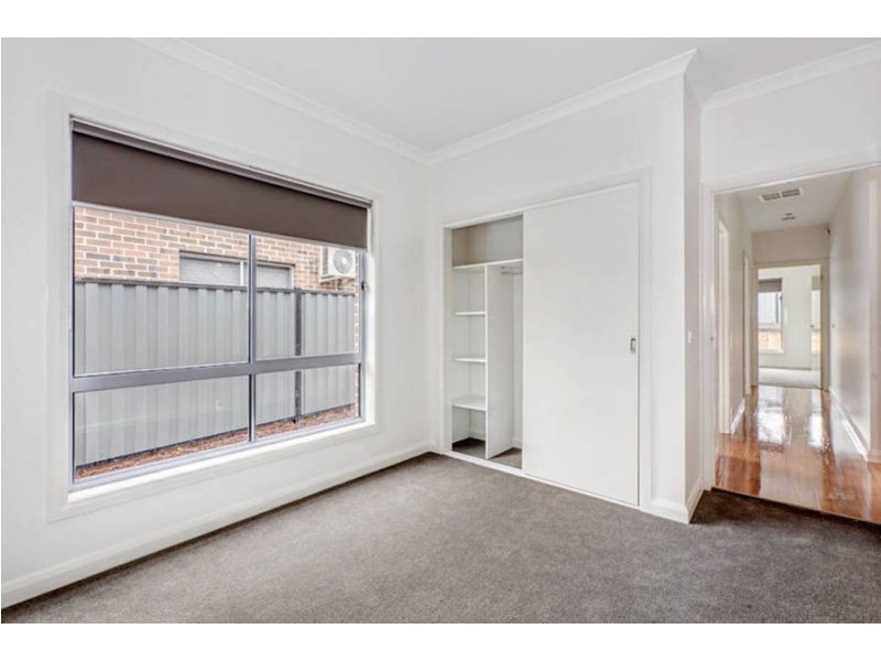 15 Pinnacle Drive, Craigieburn VIC 3064