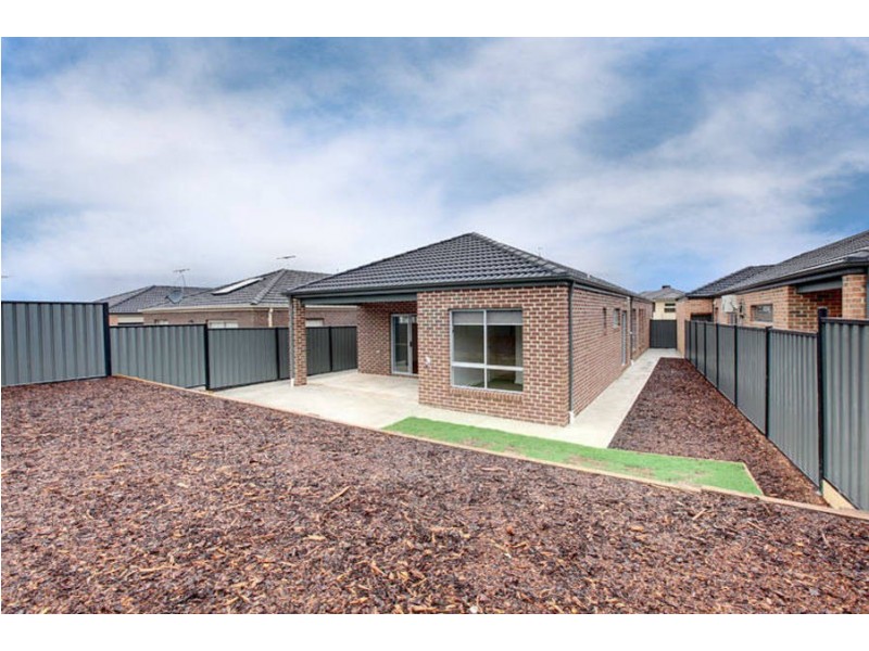 15 Pinnacle Drive, Craigieburn VIC 3064