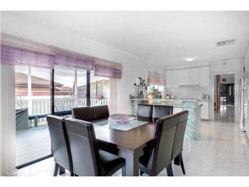 42 Pinnaroo Circuit, Meadow Heights VIC 3048