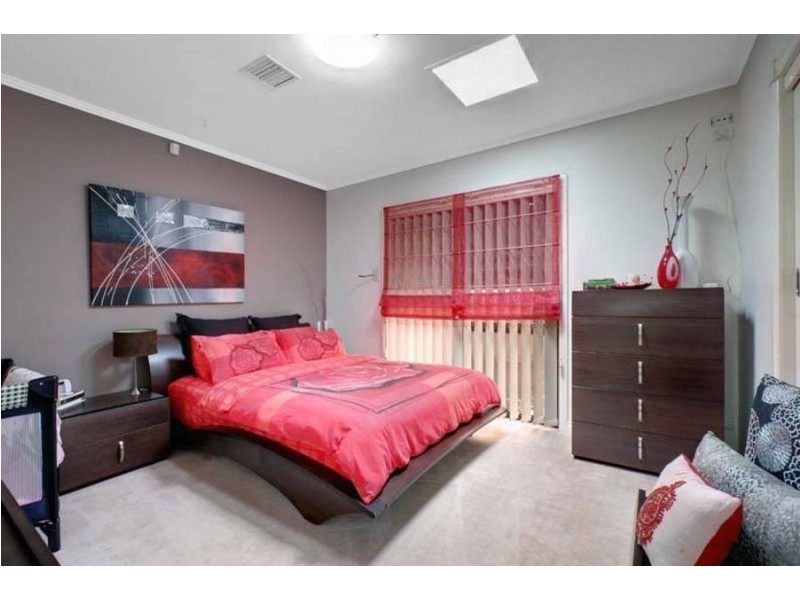 42 Pinnaroo Circuit, Meadow Heights VIC 3048