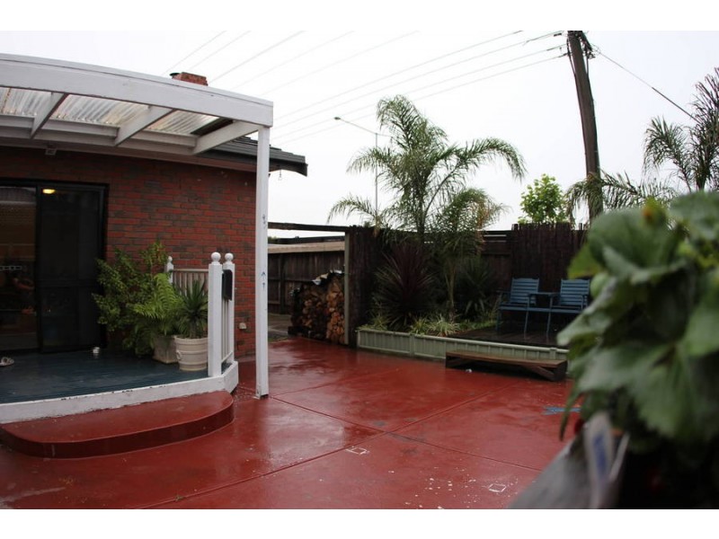 42 Pinnaroo Circuit, Meadow Heights VIC 3048