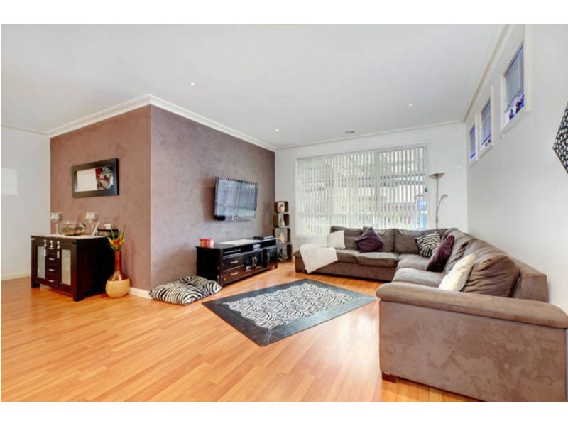 4 Riverina Avenue, Roxburgh Park VIC 3064