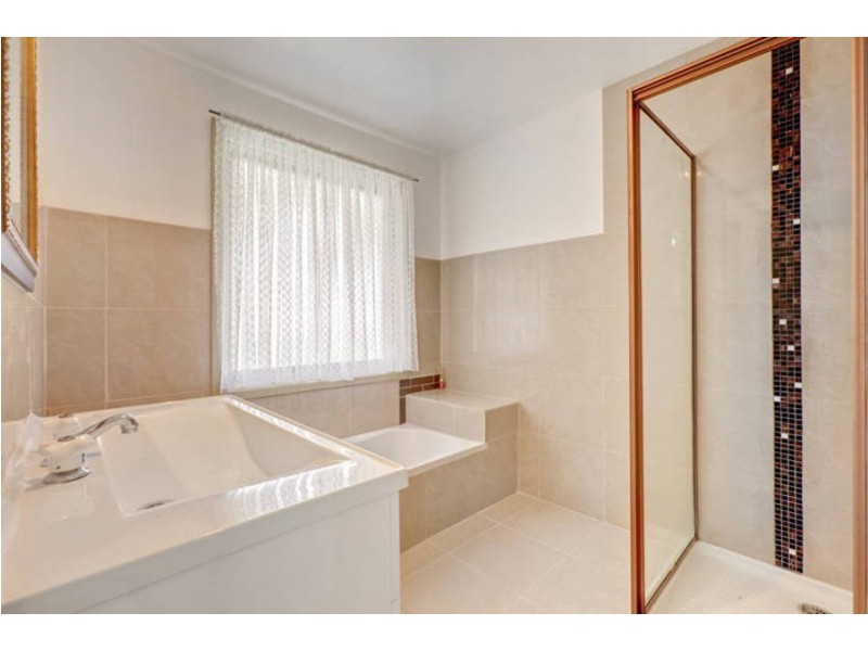 11 Huntly Court, Meadow Heights VIC 3048