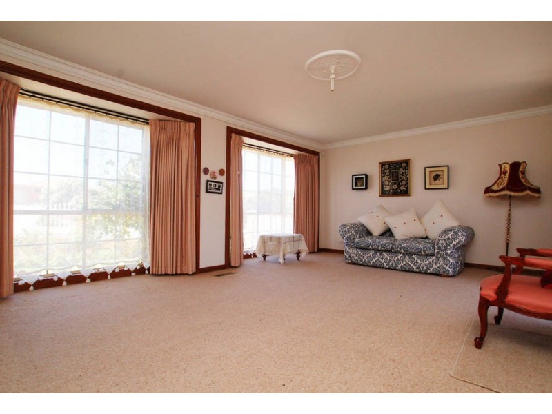 59 Rokewood Crescent, Meadow Heights VIC 3048