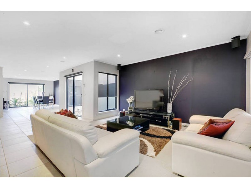 27 Orlando Drive, Roxburgh Park VIC 3064