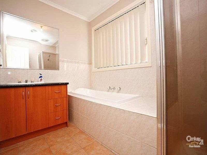 13 Roycroft Road, Roxburgh Park VIC 3064