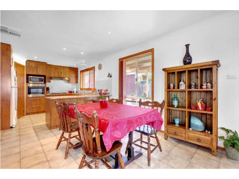 16 Mitta Mitta Way, Meadow Heights VIC 3048