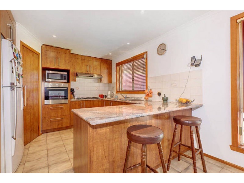 16 Mitta Mitta Way, Meadow Heights VIC 3048