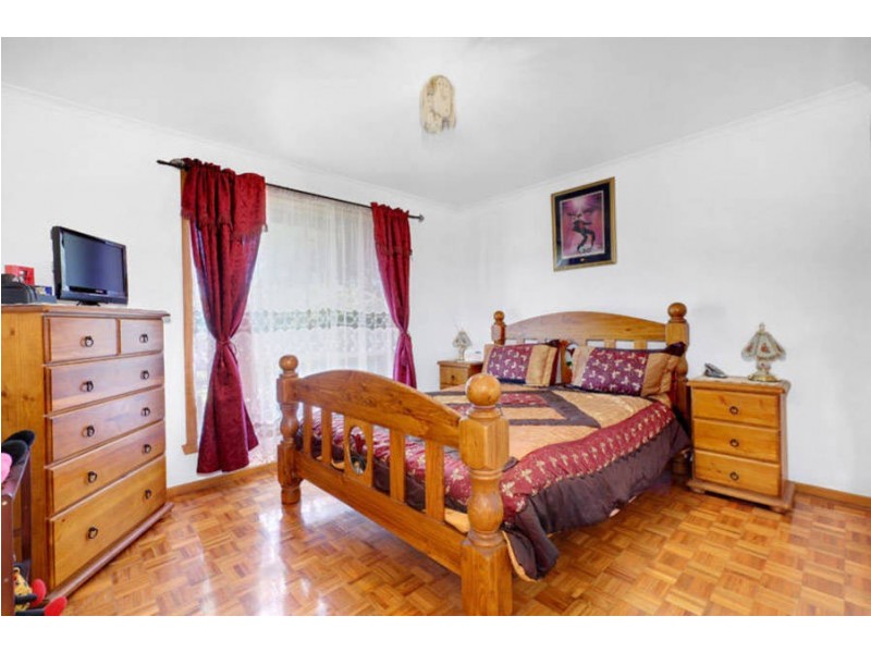 16 Mitta Mitta Way, Meadow Heights VIC 3048