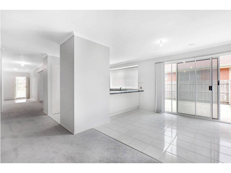 39 Stainsby Crescent, Roxburgh Park VIC 3064