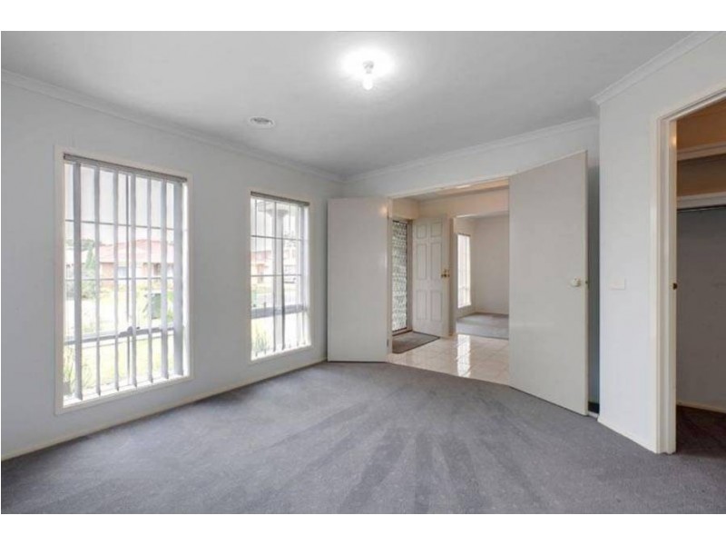 39 Stainsby Crescent, Roxburgh Park VIC 3064