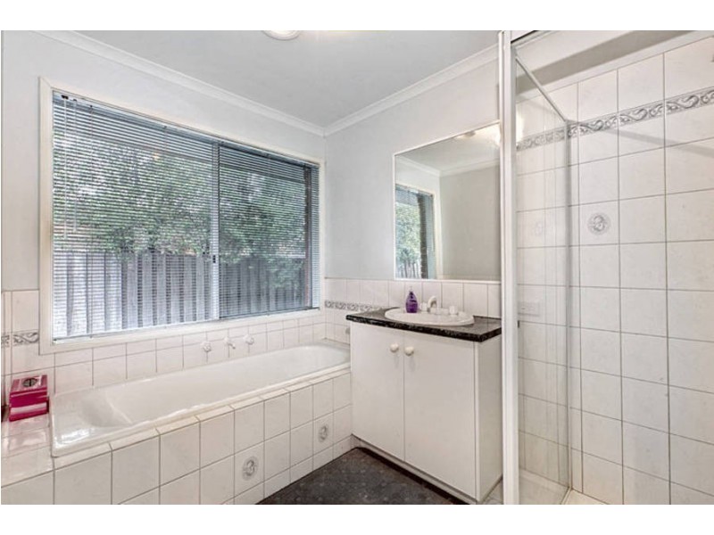 39 Stainsby Crescent, Roxburgh Park VIC 3064
