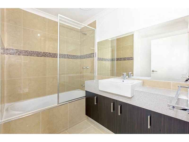 2/6 Dillwynia Place, Meadow Heights VIC 3048